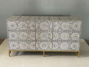 Incrustation de nacre exotique unique Meubles de salon Commode à tiroirs en vente Incrustation de nacre unique rare - Product Image 3