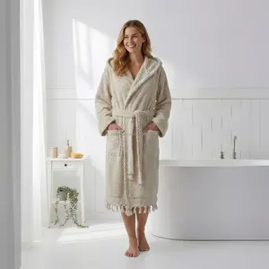 Albornoz Unisex de Lujo con Pompones, Tejido a Mano, de Algodón Turco, para Resort, Uso Todo el Año, Ropa de Dormir y de Estar por Casa, Verano, Suministrado por ODM, Turquía - Product Image 1