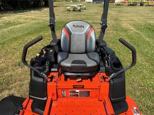 Tondeuse autoportée Kubota Z252 2026 – Puissance, précision et performance professionnelle pour la tonte des pelouses - Product Image 3