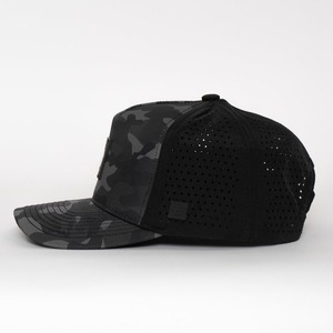 Gorra de camuflaje personalizada corte láser perforado rendimiento Golf gorras de béisbol de camuflaje impermeables con Parche de goma logotipo personalizado de alta calidad - Product Image 4