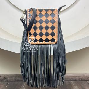 กระเป๋าสะพายข้างหนังวัวสำหรับผู้หญิงสีน้ำตาลและสีดำ - Product Image 1