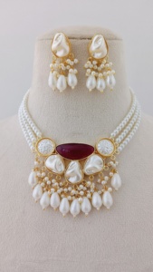 Elegance Rajnigandha Collier de perles serti de disques d'or texturés et de glands de perles personnalisables en vrac Design de produits de mariage - Product Image 3