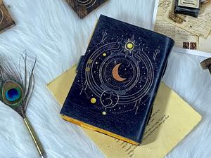 Cuaderno de cuero sol y luna libro de hechizos diario cosido a mano Grimoire Journal hecho a mano - Product Image 3