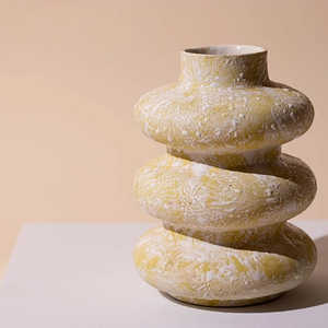 Jarrón de Cerámica Minimalista Beige de Tres Anillos, Hecho a Mano, Pequeño, de Porcelana, Decoración de Mesa para Interiores, Uso Doméstico, Moderno, de Bajo Mantenimiento - Product Image 6