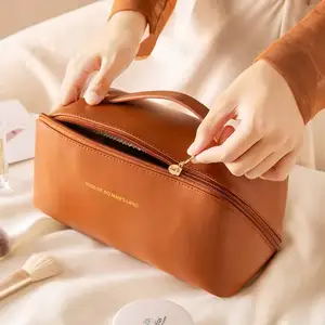 حقيبة السفر ذات السعة الكبيرة لون بني حقيبة تنظيم مستحضرات التجميل مزودة بيد للتخزين الفعال والاستخدام أثناء السفر