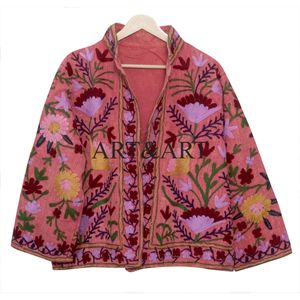 Veste matelassée d'hiver pour femme, confortable, élégante, faite à la main, avec broderie Suzani, en coton tricoté - Product Image 6