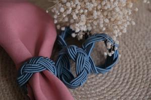 Anneau de serviette en rotin coloré élégant Idéal pour la décoration de table à manger chic et l'affichage dans la cuisine à domicile Fabriqué à la main en Inde - Product Image 6