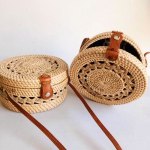 Vietnam fait à la main femmes Style bohème tissé à la main paille sacs à bandoulière sac rond sac à main pour les vacances d'été avec bracelet en cuir - Product Image 3