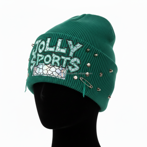 Gorro de Punto Acrílico para Mujer, Gorro de Invierno GSM, Logotipo Bordado Personalizado, Tachuelas Metálicas, Diseño Urbano Elegante, Gorro Jacquard - Product Image 4