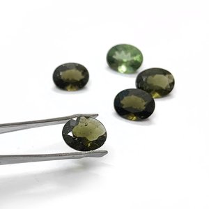 Calidad superior 100% Natural 3mm Piedra preciosa de moldavita suelta Corte facetado ovalado verde genuino Tamaño calibrado para joyería 100 piezas - Product Image 3