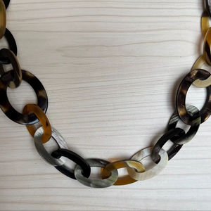 Collier de luxe en corne de buffle fait à la main, bijoux naturels et durables pour femmes, haute qualité - Product Image 1