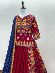 Navratri Lehenga con rayón puro y trabajo Gamthi intrincadamente bordado - Product Image 4