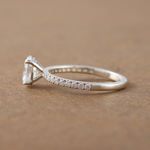 Anillo de compromiso con ajuste de punta de diamante cultivado en laboratorio de corte ovalado 1,00 Anillo de regalo de lujo de oro de plata esterlina certificado IGI - Product Image 4