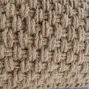 Tapis en fibre de coco durable fabriqué à partir de fibres de noix de coco, offrant un style rustique et une fonctionnalité fiable à l'intérieur et à l'extérieur - Product Image 3