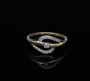 แหวนเพชรสีเหลืองทอง14K สุดหรูสำหรับผู้หญิงดีไซน์ร่วมสมัยพร้อมการจัดวางแบบง่ามประดับเพชรกลมธรรมชาติ - Product Image 1