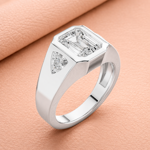 Bague Chevalière de Luxe pour Femme en Or Blanc Massif 14K avec Diamant de Laboratoire Taille Émeraude et Pierres Latérales Trillion, Plaqué Rhodium, pour Mariage - Product Image 3