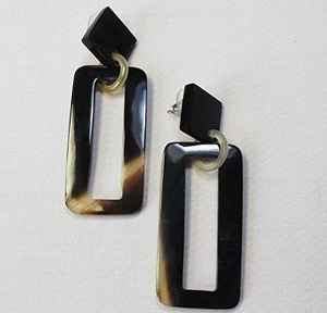 Pendientes de aro de cuerno de búfalo hechos a mano de alta calidad con perla, joyería natural de gran venta a precios de mayorista - Product Image 1