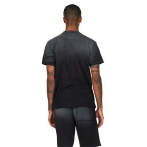 Camiseta elegante para hombre y conjunto corto: cómodo y duradero para estilos de vida activos - Product Image 4