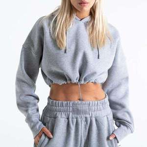 เสื้อฮู้ดครอปแขนยาวสำหรับผู้หญิง ราคาโรงงาน ผ้าฝ้าย 100% เป็นมิตรกับสิ่งแวดล้อม รับสกรีนโลโก้ด้านหน้าได้ - Product Image 2