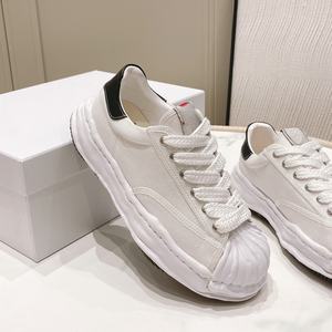 รองเท้าลำลองสั่งทำพิเศษสำหรับผู้ชาย ดีไซน์ระดับไฮเอนด์ เหมาะสำหรับเล่นกีฬาและเดินเล่น รองเท้าแท้สำหรับทุกเพศ - Product Image 5