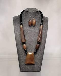 สร้อยคอลูกปัดเรซิ่นทำมือ Craft Exim เครื่องประดับแฟชั่นระดับพรีเมียมสำหรับผู้หญิง สไตล์ทันสมัย เหมาะสำหรับงานปาร์ตี้ ของขวัญ คุณภาพส่งออก ระดับสี่ - Product Image 1