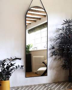 Miroir suspendu complet en forme d'arc ou à installer dans la chambre à coucher, le salon, cadre en alliage d'aluminium avec sangles (noir) - Product Image 1