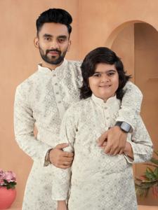 Ensemble de pyjama kurta indien traditionnel ethnique Sherwani Achkan à manches longues en viscose pour hommes pour les mariages et les fêtes d'été - Product Image 3