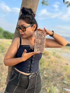 กระเป๋าคลัทช์หนังสำหรับผู้หญิงพิมพ์ลายนูนกระเป๋าเงินดีไซน์แบบตะวันตกขนาดกะทัดรัดกระเป๋าคลัทช์หนังอินเทรนด์ - Product Image 2