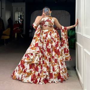 VASTRA COTTAGE Lehenga Choli con Estampado Floral y Blusa con Bordado a Mano, Dupatta con Borde de Encaje, Ropa Étnica de Diseñador para Mujer - Product Image 3