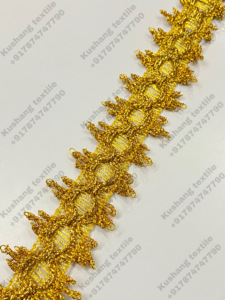 Tela de cinta de encaje de lujo ahuecada semicírculo de hilo metálico dorado nuevo diseño personalizado al por mayor para prendas de vestir - Product Image 3