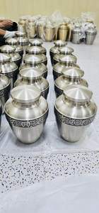 Urna Funeraria Americana de Latón de Primera Calidad para Cenizas de Adultos, Capacidad de 220 Pulgadas Cúbicas, Diseños Personalizables Hechos a Mano, Decorativa - Product Image 4