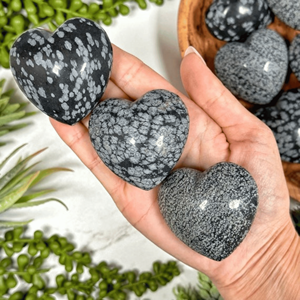 Venta al por mayor copo de nieve obsidiana corazón hinchado cristal Natural piedra preciosa corazón crecimiento armonía Reiki piedra Ideal para regalos decoración del hogar - Product Image 3