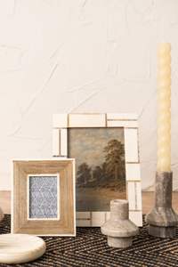 Cadre photo en corne traditionnel conçu avec des compétences patrimoniales pour fournir un élément décoratif enraciné dans un design durable naturel - Product Image 2