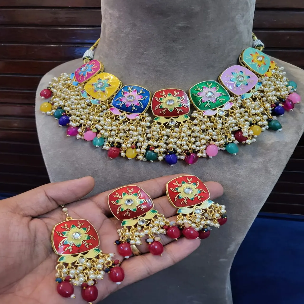 Collier imitation perle meenakari Kundan avec boucle d'oreille et grossiste en Inde Maang Tikka