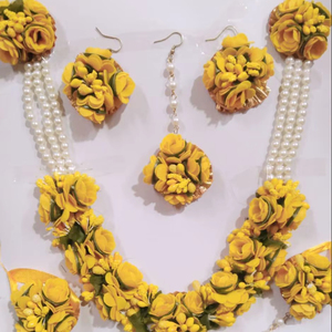 Conjunto de joyería nupcial floral amarilla personalizable y respetuoso con el medio ambiente con perlas Haldi Mehendi y colección preboda hecha en India - Product Image 1