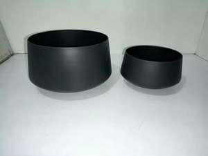 Jardinière traditionnelle en métal fini antique avec une texture de surface battue à la main et des bords incurvés élégants pour un charme rustique - Product Image 5