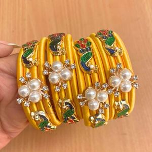 Nueva llegada 2024 diseñador Meenakari Ganey patrón de pavo real brazaletes multicolores con trabajo Moti para boda, Barat , Sangeet Wear - Product Image 1