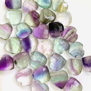 Cuentas Sueltas de Fluorita Talladas a Mano en Forma de Corazón con Facetas de 10 mm - Product Image 4