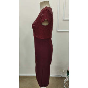 Vestido midi importado de crepé con cuello, manga corta, doble botonadura y detalles de lentejuelas, 37289 - Bordo - Product Image 6