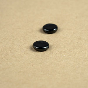 Cuentas redondas pulidas de Shungita de 0.55 pulgadas (14 mm), agujero de 0.07 pulgadas (1.8 mm) - Product Image 2