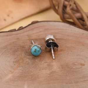 Pendientes de botón con engaste de bisel de turquesa Kingman, plata de ley chapada en oro de 18 quilates, piedra natural, lujo para mujer, certificados por terceros - Product Image 2