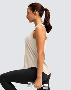 Camiseta de tenis de ajuste cómodo, paneles de malla transpirable, material de secado rápido, camiseta atlética elegante para entrenamientos de mujer - Product Image 3