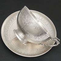 Tasse à thé et soucoupe en laiton de style indien traditionnel pour un usage quotidien ou des cadeaux avec finition artisanale et qualité