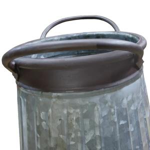 Vase à fleurs en métal ondulé galvanisé avec poignées latérales incurvées Vase à fleurs en fer gris et marron pour décoration de jardin domestique - Product Image 4