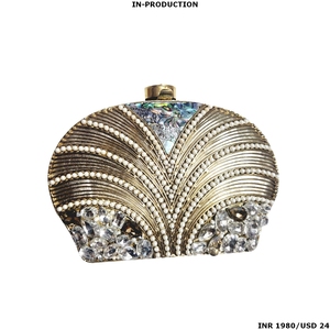 Bolso de mano de latón de diseñador sofisticado, pieza hecha a mano para bodas y celebraciones festivas - Product Image 4