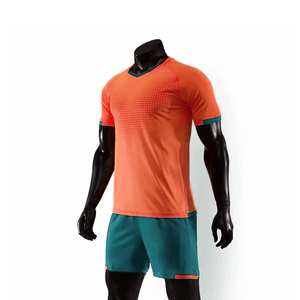 Ensembles d'entraînement de football de haute qualité pour hommes Meilleurs designs Uniformes respirants à séchage rapide à prix bon marché d'usine - Product Image 4