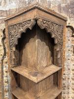 Armoire de cuisine vintage en bois massif, sculptée à la main, avec des portes à motifs complexes
