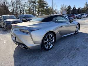 Lexus LC 500 Cabriolet Gris 2023 d'occasion avec toit ouvrant, démarrage à distance, sièges en cuir, pack premium, jantes en alliage R18, feux LED - Product Image 4