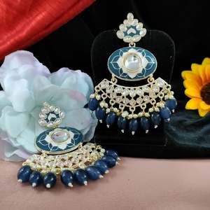 Pendientes Kundan pintados a mano con perlas colgantes Timeless Regal Appeal para ocasiones festivas Bodas Joyería colgante de moda - Product Image 6