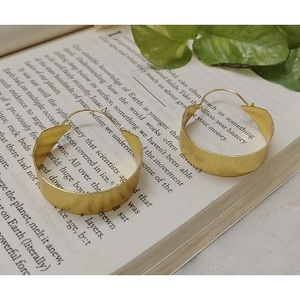 Pendientes de Aro y con Perno de Latón Hechos a Mano, Diseño Étnico Clásico Chapado en Oro para Bodas, Fiestas y Regalos - Product Image 1